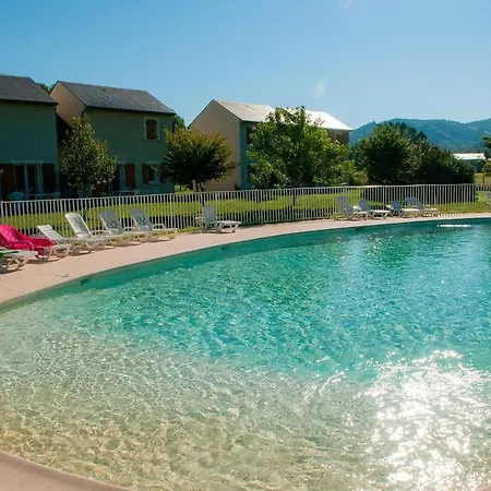 T3 duplex village geolia Saint geniez d'olt avec 2 piscines chauffée Extérieur photo