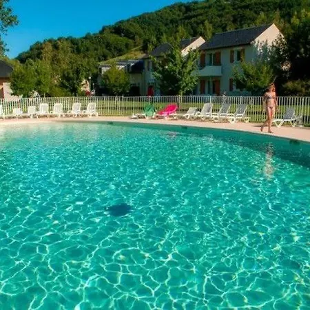 T3 duplex village geolia Saint geniez d'olt avec 2 piscines chauffée Extérieur photo