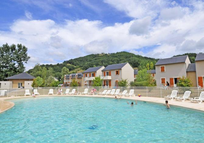 T3 La Savane Geniez D'olt 2 Piscines Chauffees Dans Charmante De *